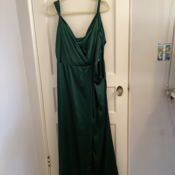 David’s Bridal: Juniper Green Satin Dress Size 18. - Picture 5 of 7